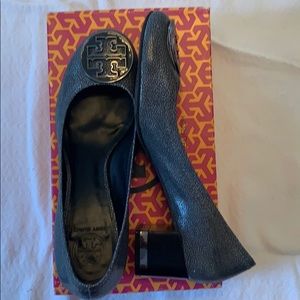 Tory Burch Amy heels in gray/blue w/box